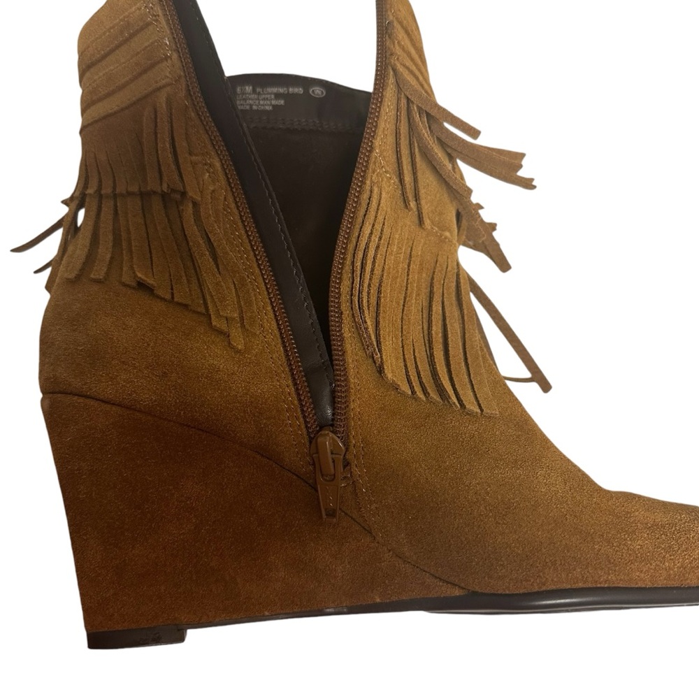 Womens Aerosoles Plumming Bird Fringe Wedge Ankle
Boots - Dark Tan Suede size6.5 - Picture 8 of 15